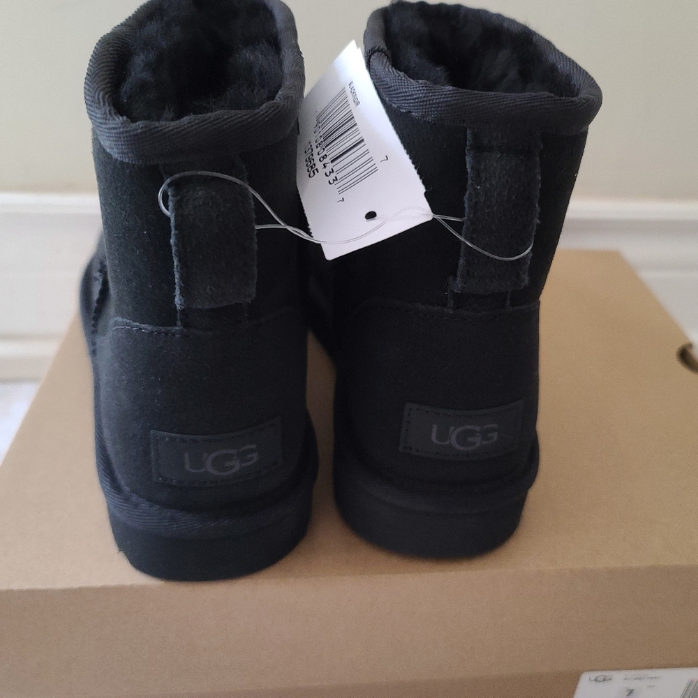 UGG Women's Classic Mini II Black Boots 7 - Picture 3 of 8